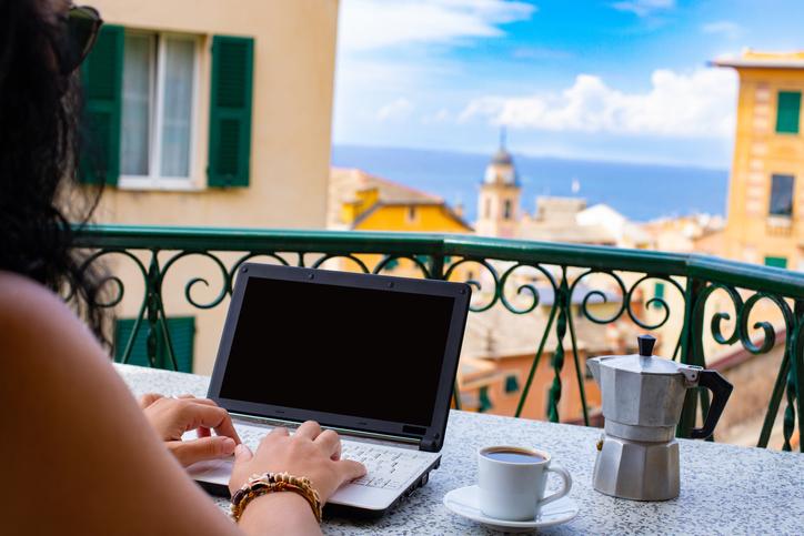 How Those in a Hospitality Career Can Cater to Remote Workers