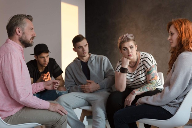 A group therapy setting led by an addictions worker
